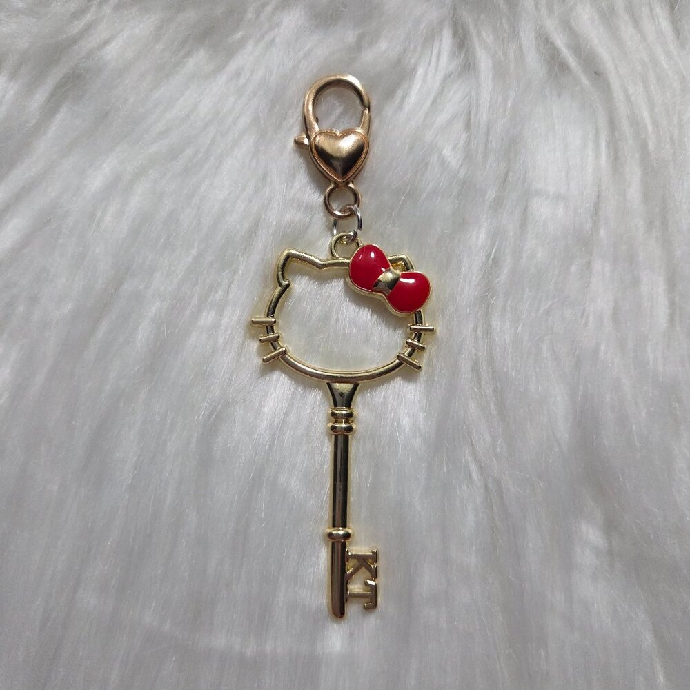 Hello Kitty Key Design Keychain - Picture 2 of 3